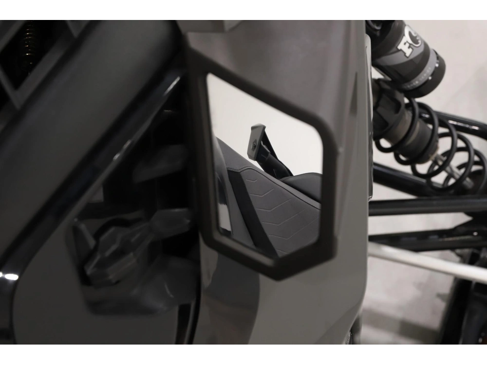 2025 Polaris 650 Indy Adventure 137 alt