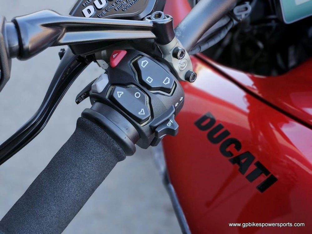 2026 Ducati Xdiavel V4 Burning Red