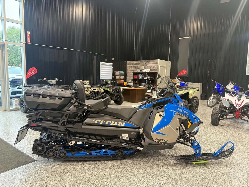 2027 Polaris Titan Adventure Ultimate 155 1.8 alt