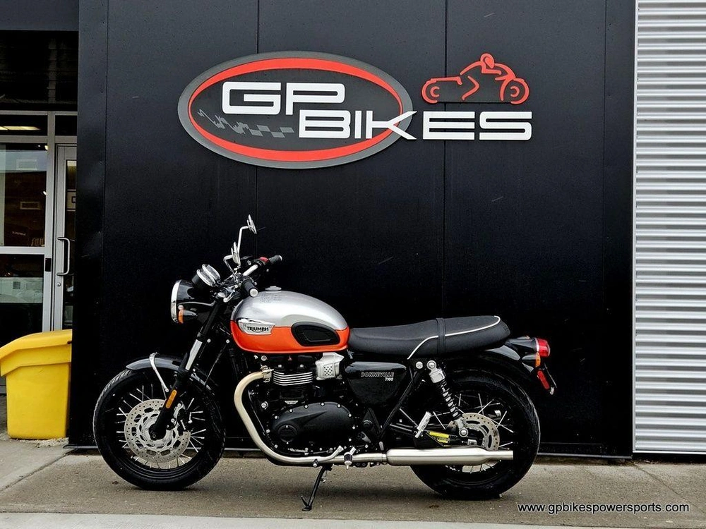 2025 Triumph Bonneville T100