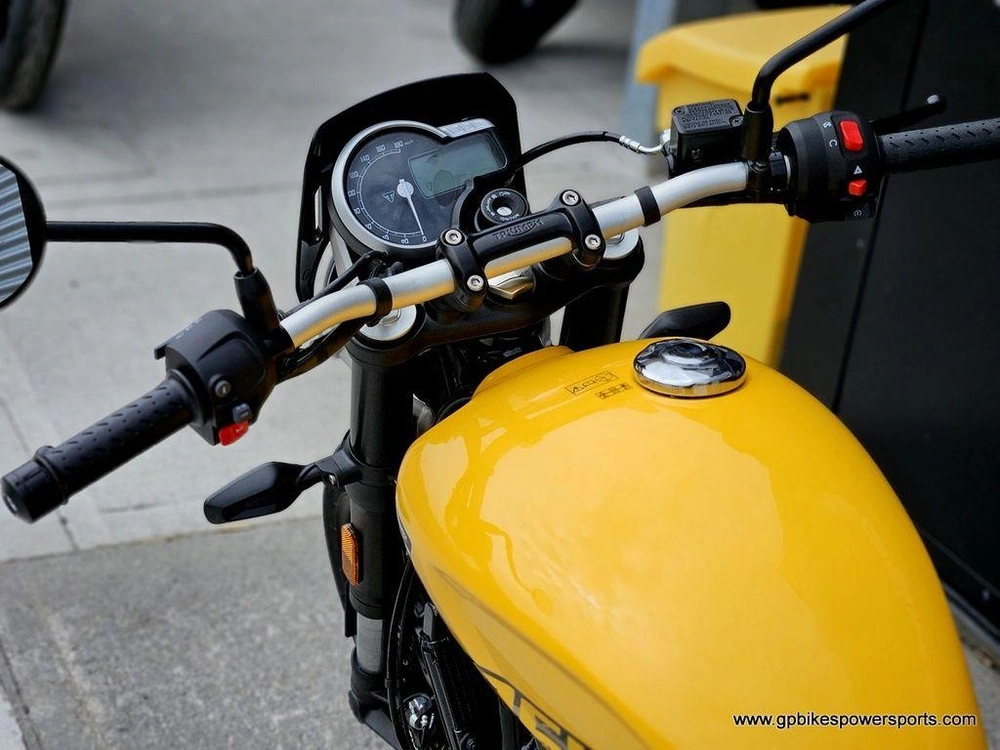 2027 Triumph Tracker 400 Racing Yellow