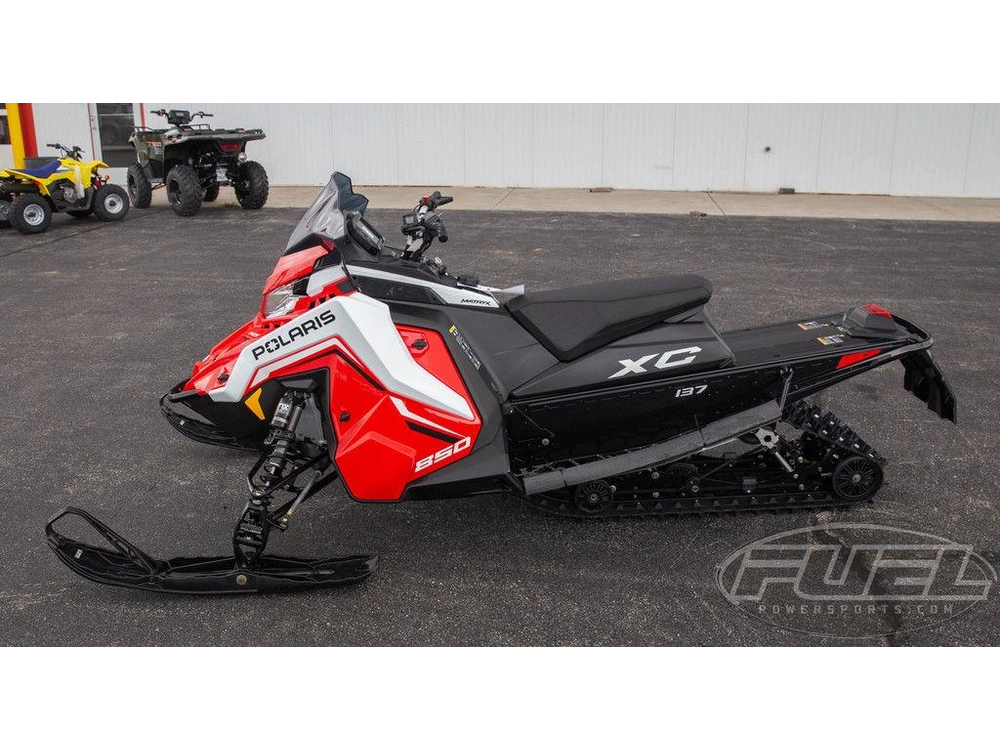 2027 Polaris 850 Indy Xc 137 7s Indy Red / White Lightning / Gloss Black alt