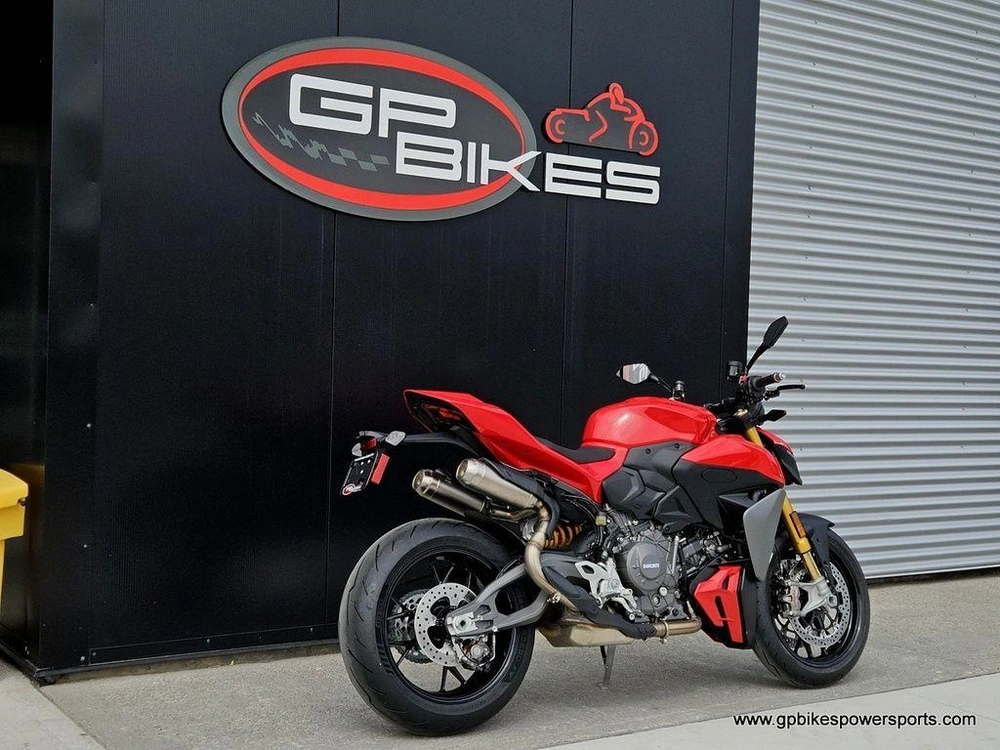 2026 Ducati Streetfighter V2 S Red