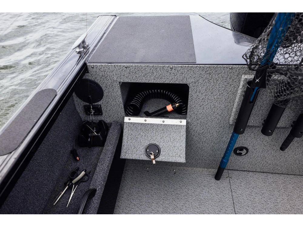 2027 Crestliner 2050 Commander Hard Top alt