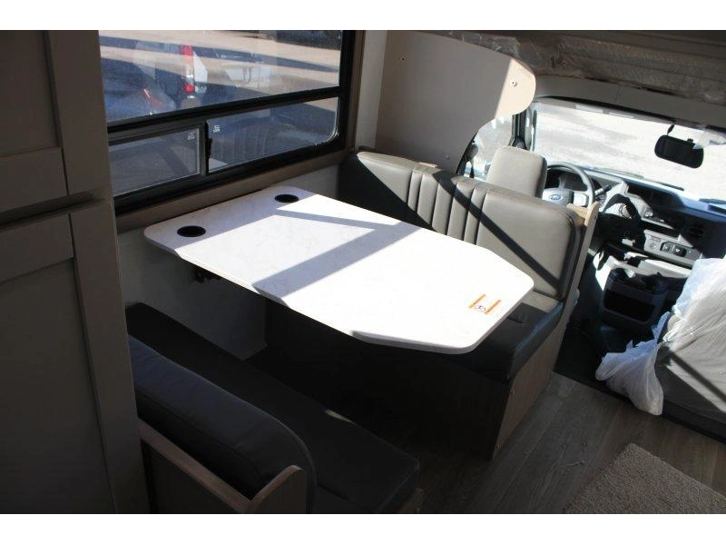 Entegra Coach Odyssey 22cf 2027 alt