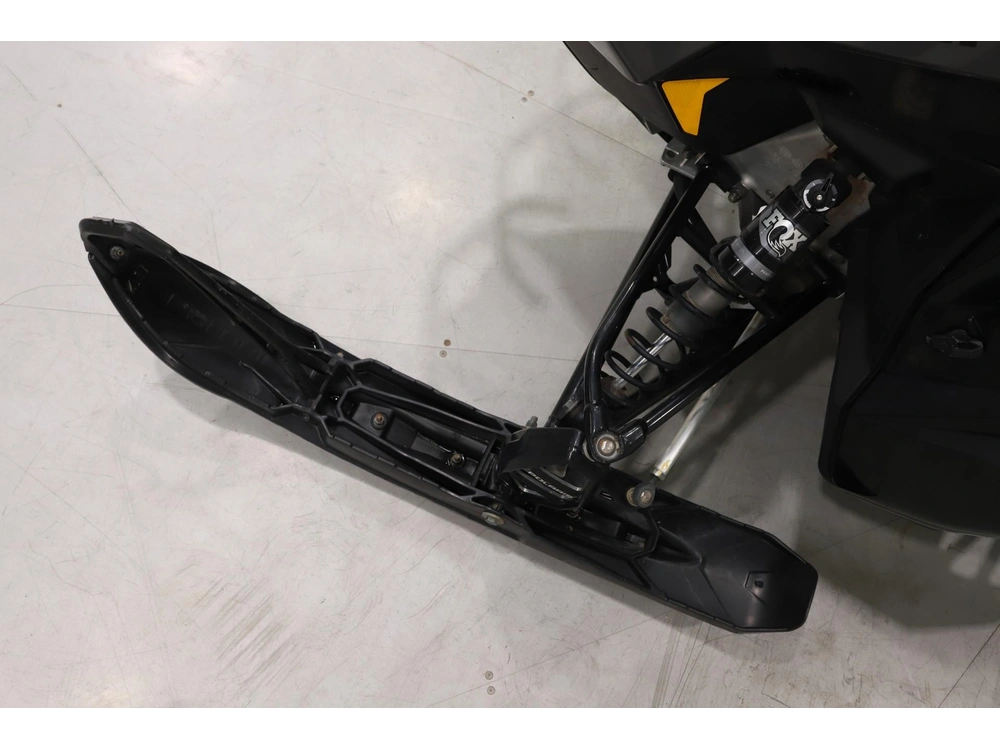 2024 Polaris 650 Indy Adventure 137 alt
