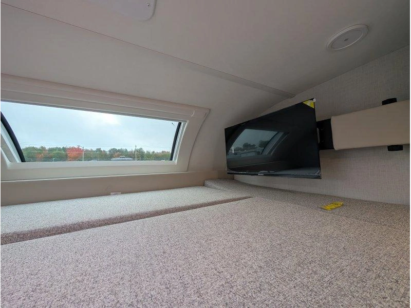 Thor Motor Coach Echelon Lc21 2027 alt