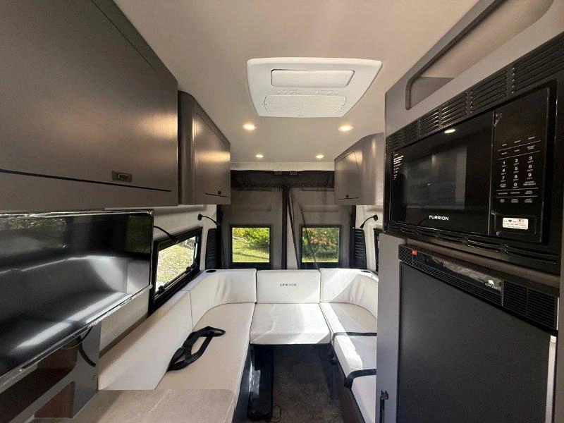 2027 Grand Design Lineage Lvp2 alt