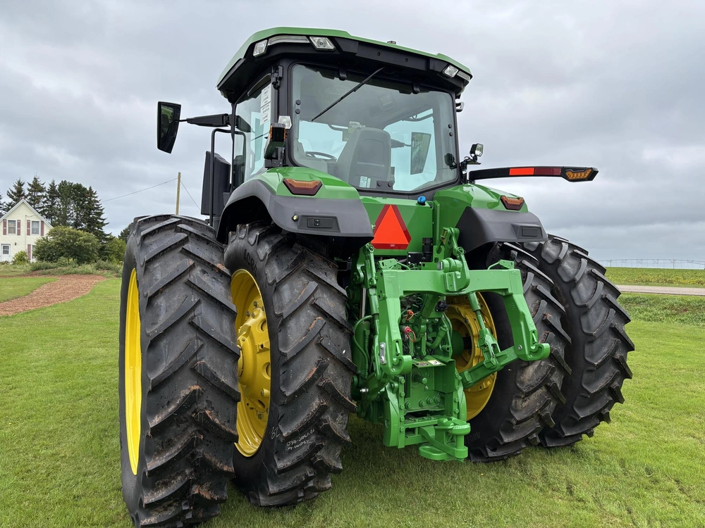 2025 John Deere 7r 210 alt