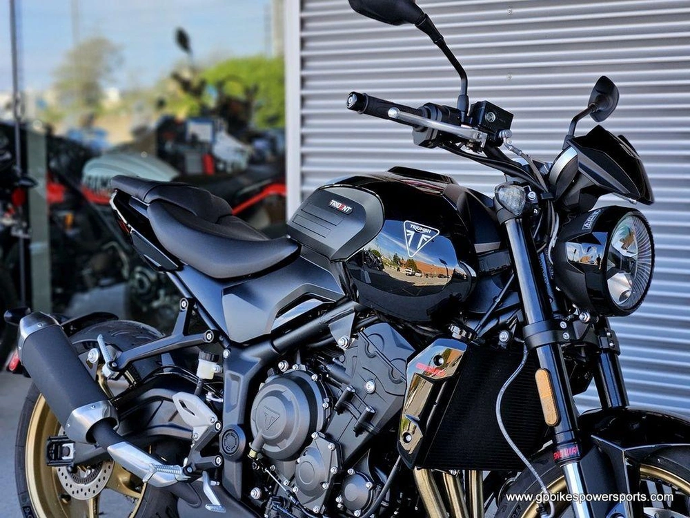 2026 Triumph Trident 800 Jet Black