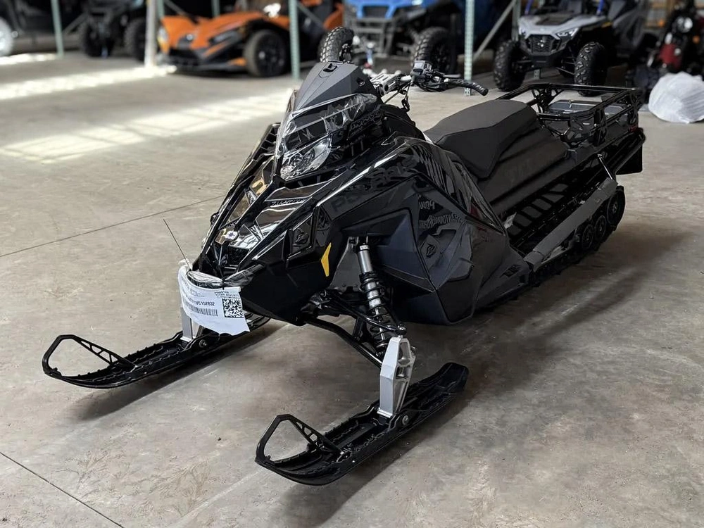 2027 Polaris Prostar S4 Titan Adventure 155 Es