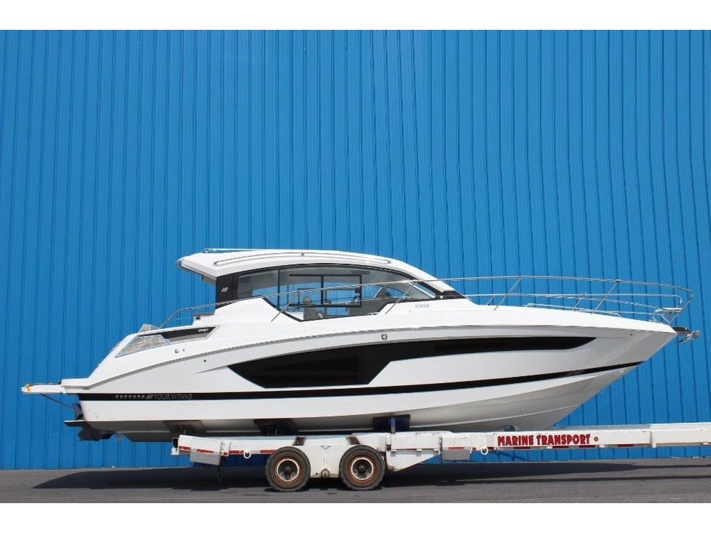 Four Winns Vista 355 Coupe 2022 alt