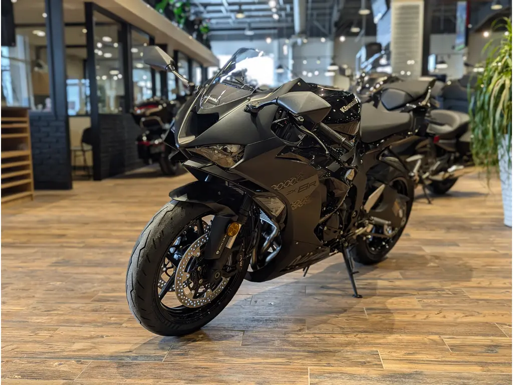 New 2027 Kawasaki Ninja ZX-6R // Metallic Spark Black/Metallic