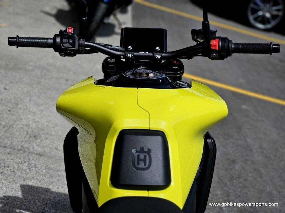 2025 Husqvarna Vitpilen 801
