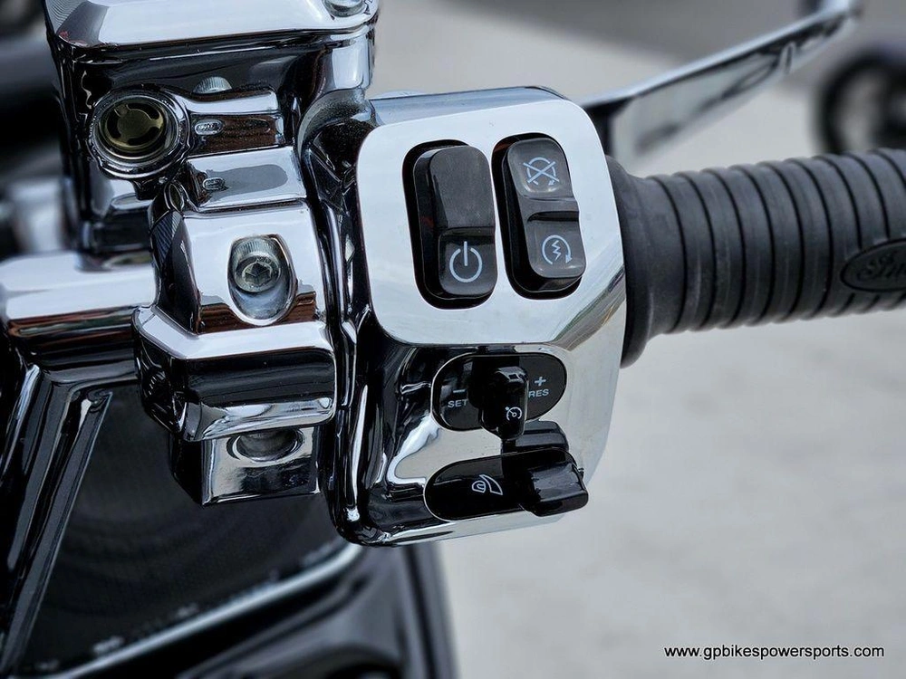 2022 Indian Motorcycle Pursuit Limited With Premium Package Black Metallic