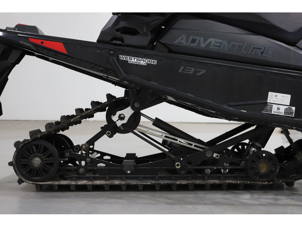 2024 Polaris 650 Indy Adventure 137 alt