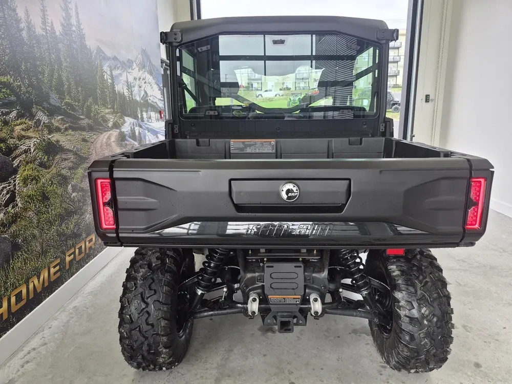 2026 Can-am Defender Xt Cab Hd11 With 10.2
