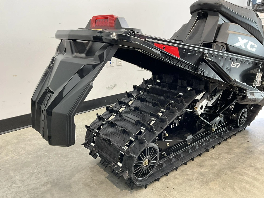 2027 Polaris 850 Indy Xc 137 alt