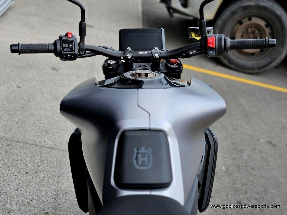 2025 Husqvarna Vitpilen 801