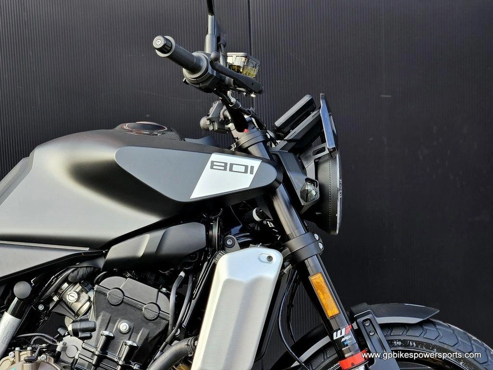 2025 Husqvarna Svartpilen 801