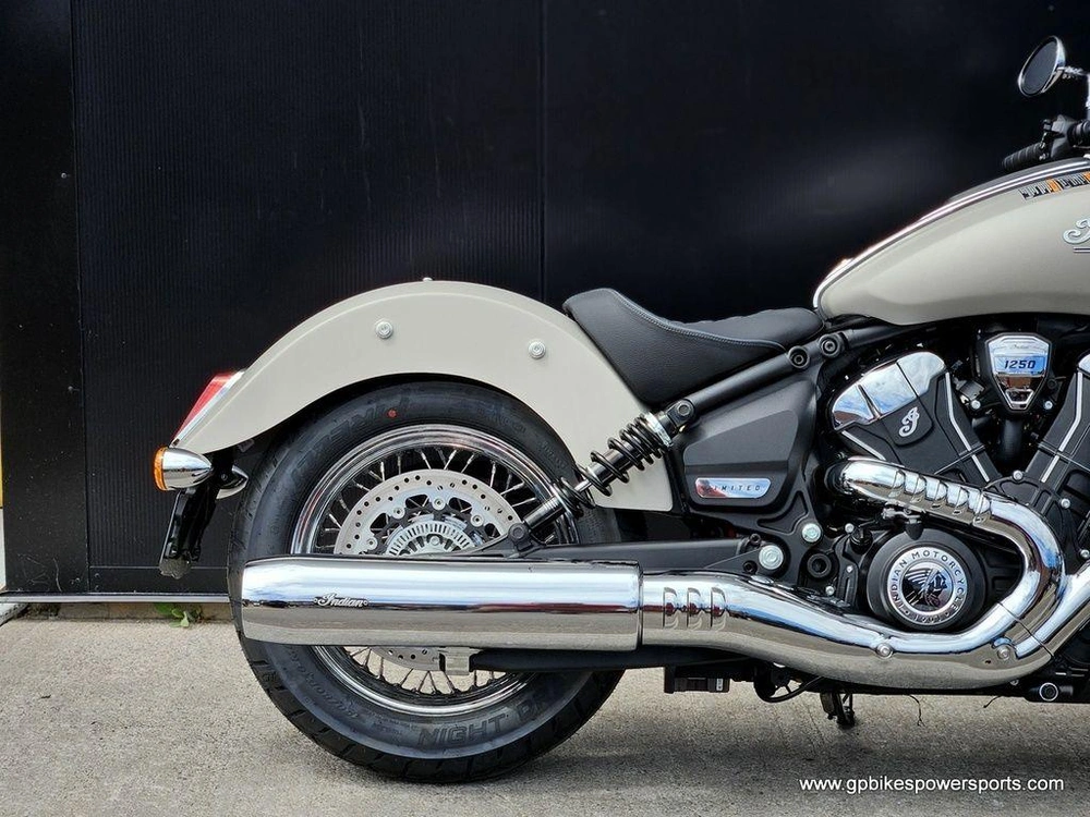 2025 Indian Motorcycle Scout® Classic Limited + Tech Silver Quartz Smoke