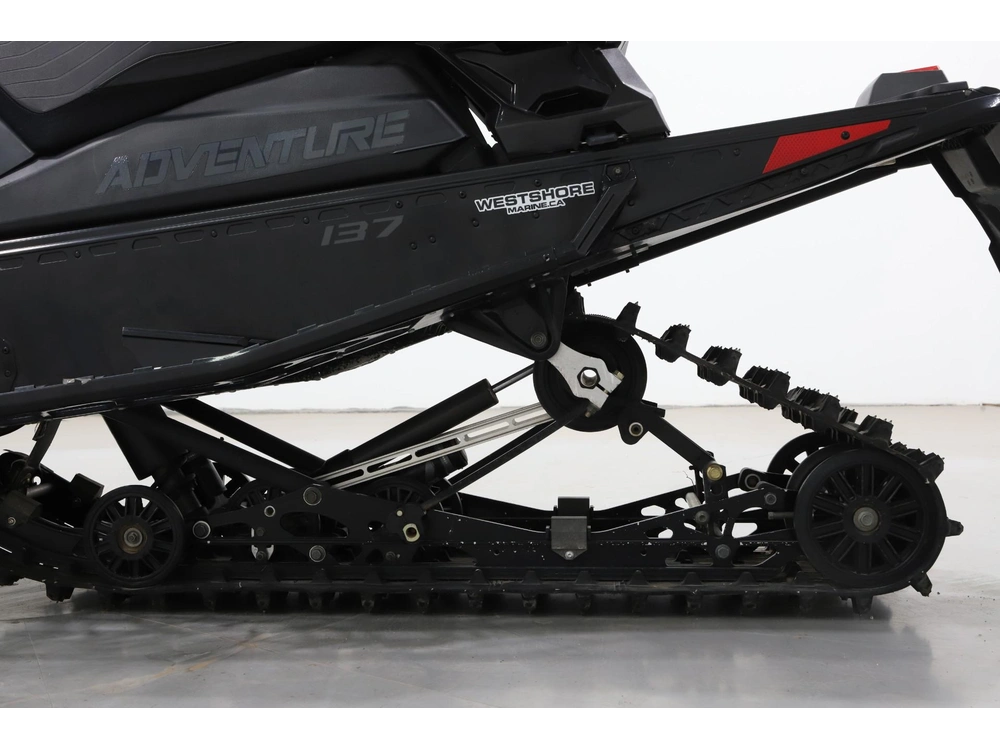 2024 Polaris 650 Indy Adventure 137 alt
