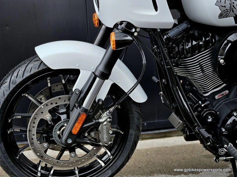 2025 Indian Motorcycle Sport Chief Ghost White Metallic Smoke