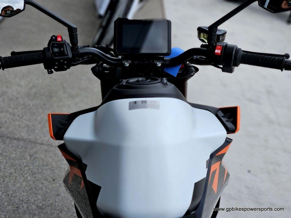 2027 Ktm 990 Duke