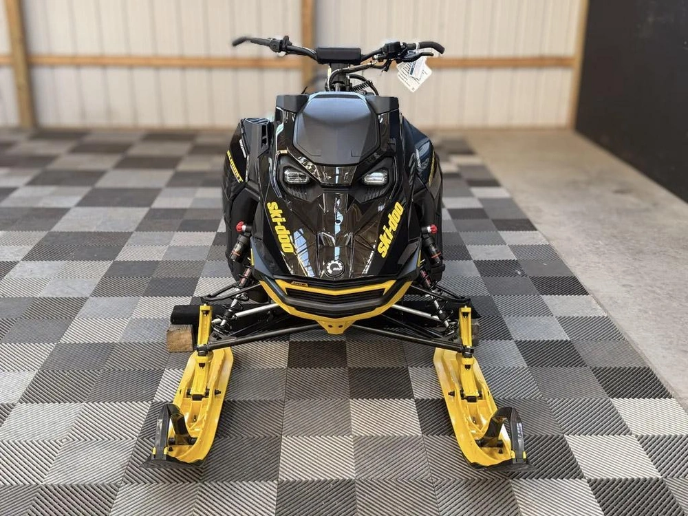 2027 Ski-doo Summit Hce 154 3p