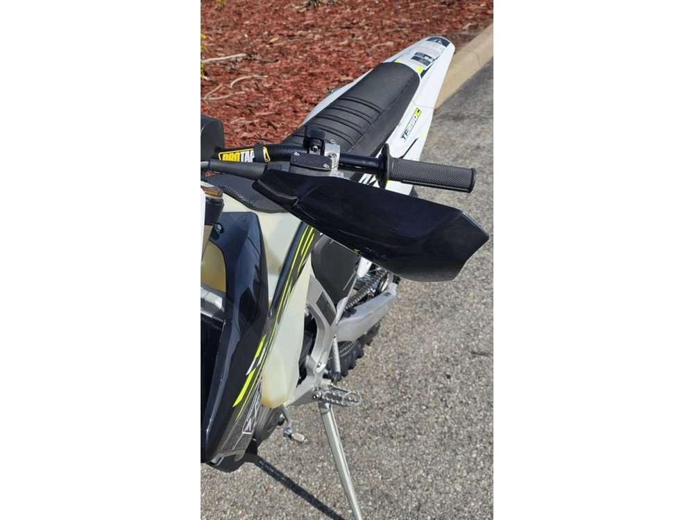 2026 Triumph Tf 250-c Jet Black/ Pure White