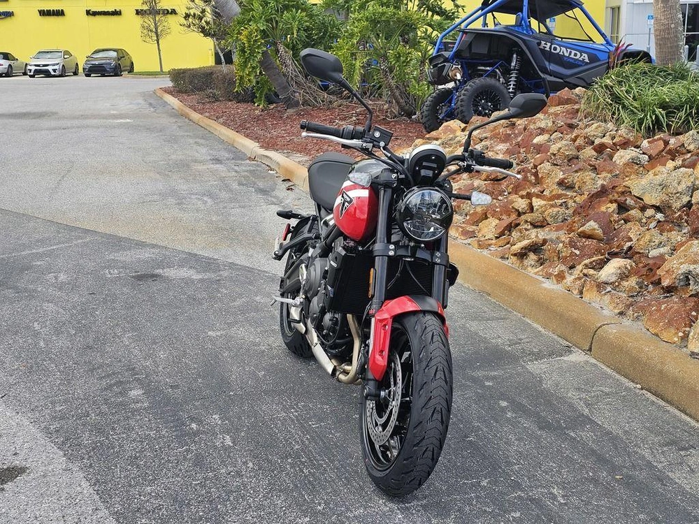 2025 Triumph Trident 660 Diablo Red/sapphire Black