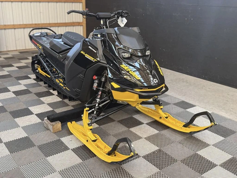 2027 Ski-doo Summit Hce 154 3p