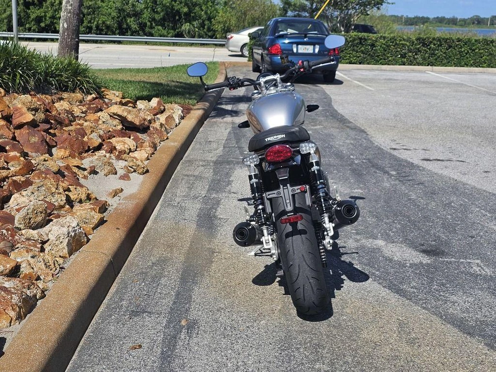 2025 Triumph Speed Twin 1200 Aluminum Silver