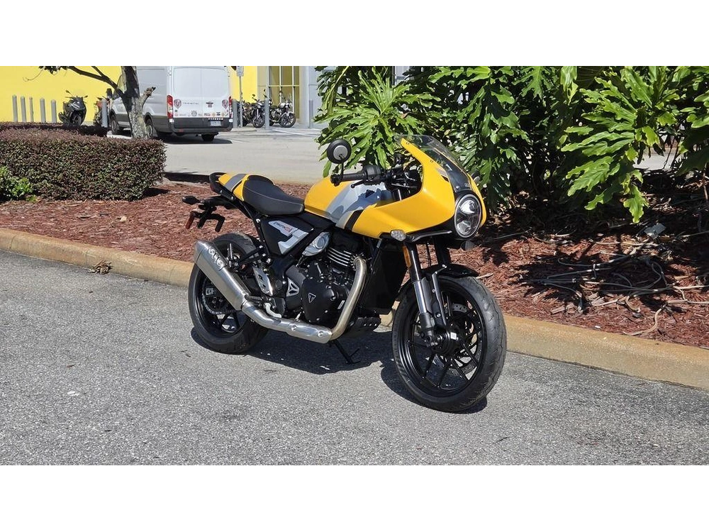 2026 Triumph Thruxton 400 Metallic Racing Yellow / Aluminium Silver