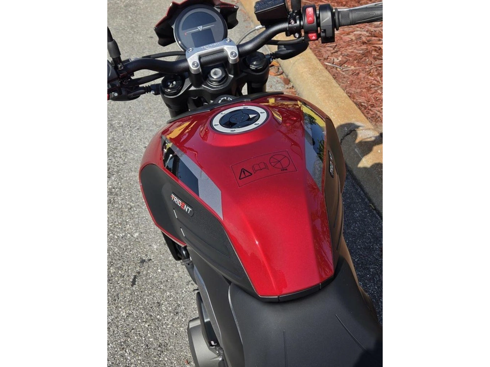 2026 Triumph Trident 800 Carnival Red