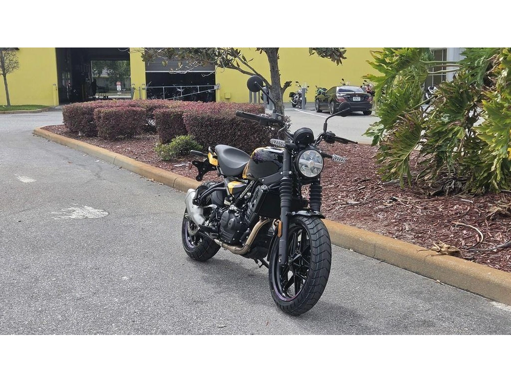 2026 Royal Enfield Guerrilla 450 Playa Black