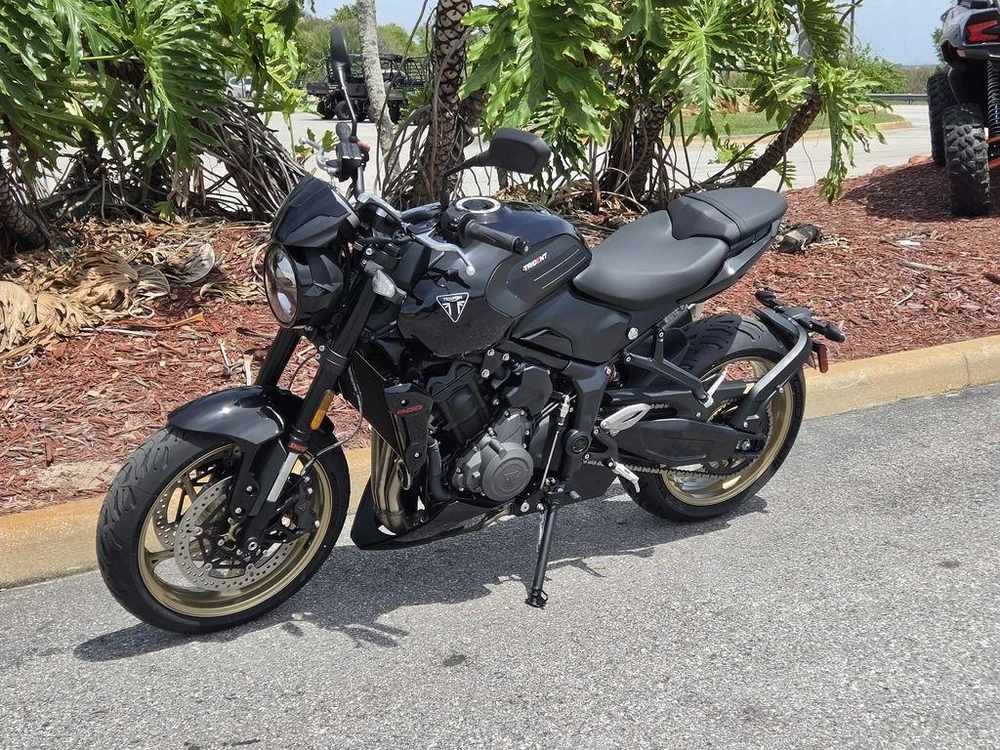 2026 Triumph Trident 800 Jet Black