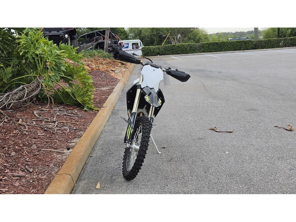 2026 Triumph Tf 450-c Jet Black/ Pure White
