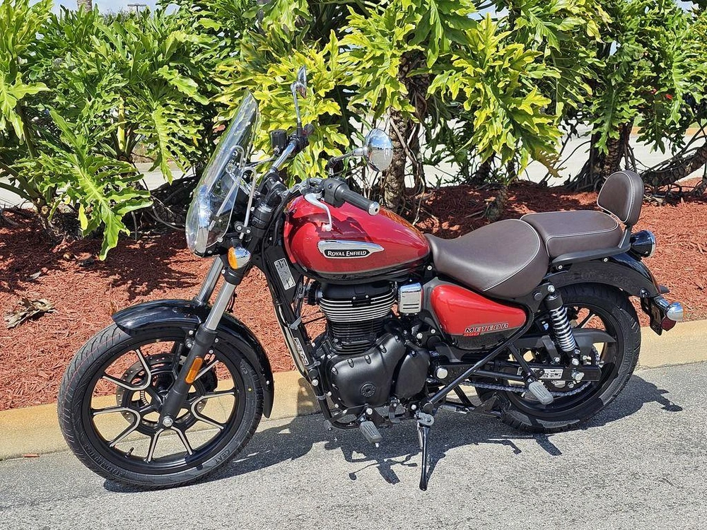 2024 Royal Enfield Meteor 350 Supernova Red