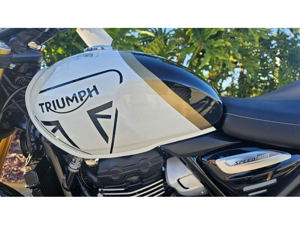 2026 Triumph Speed 400 Pearl Metallic White/phantom Black