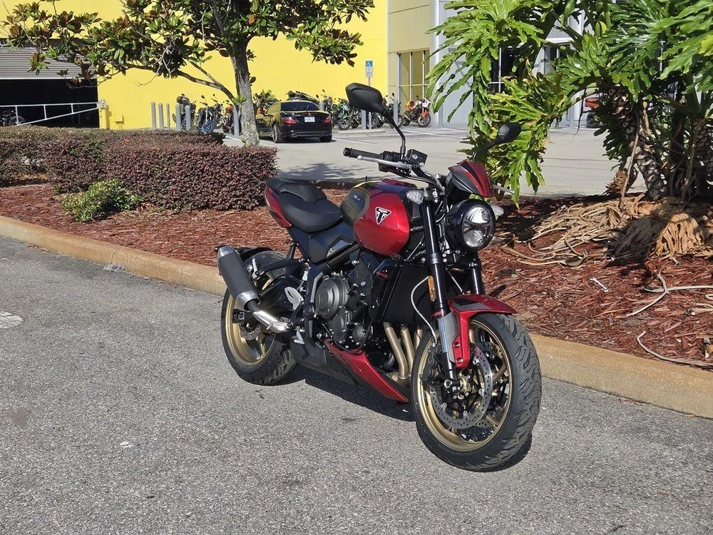 2026 Triumph Trident 800 Carnival Red