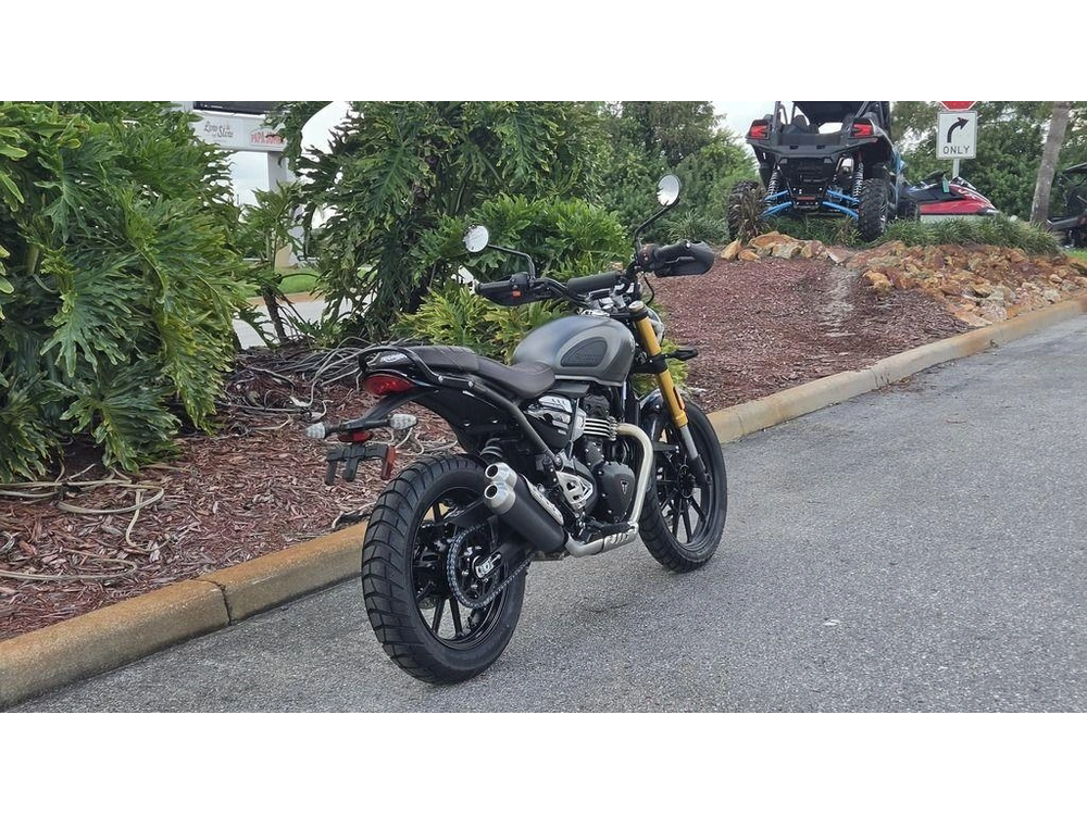 2027 Triumph Scrambler 400 X Matte Pewtergrey/matte Khaki Green