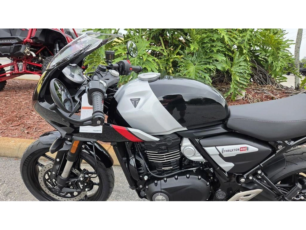 2026 Triumph Thruxton 400 Phantom Black / Aluminium Silver