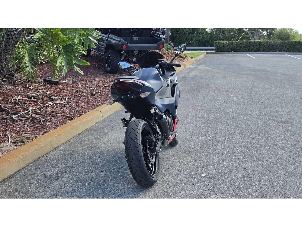 2026 Kawasaki Ninja® 500 Abs Metallic Matte Twilight Blue