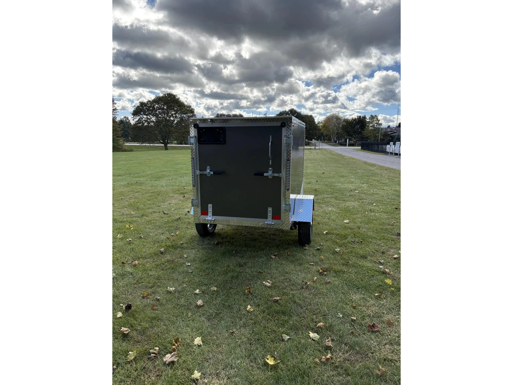 2027 Rhino Galvanized Enclosed 4' X 6' Sa Ramp