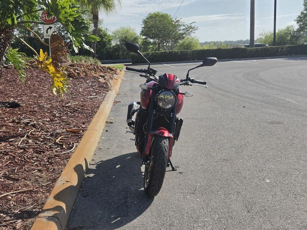 2026 Triumph Trident 800 Carnival Red