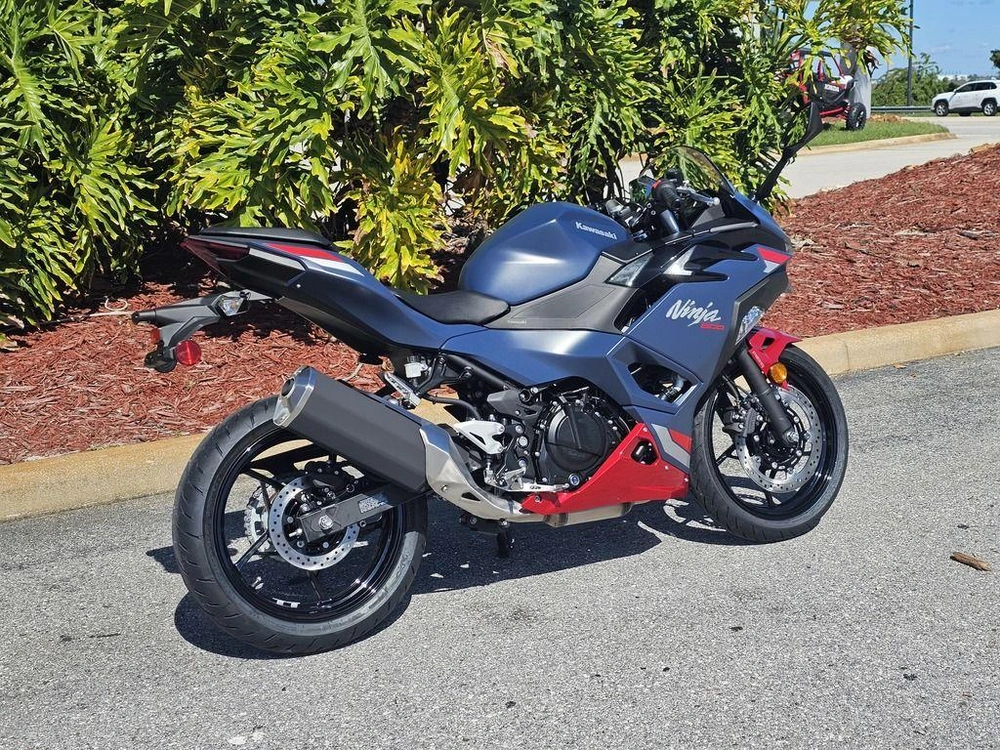 2026 Kawasaki Ninja® 500 Abs Metallic Matte Twilight Blue