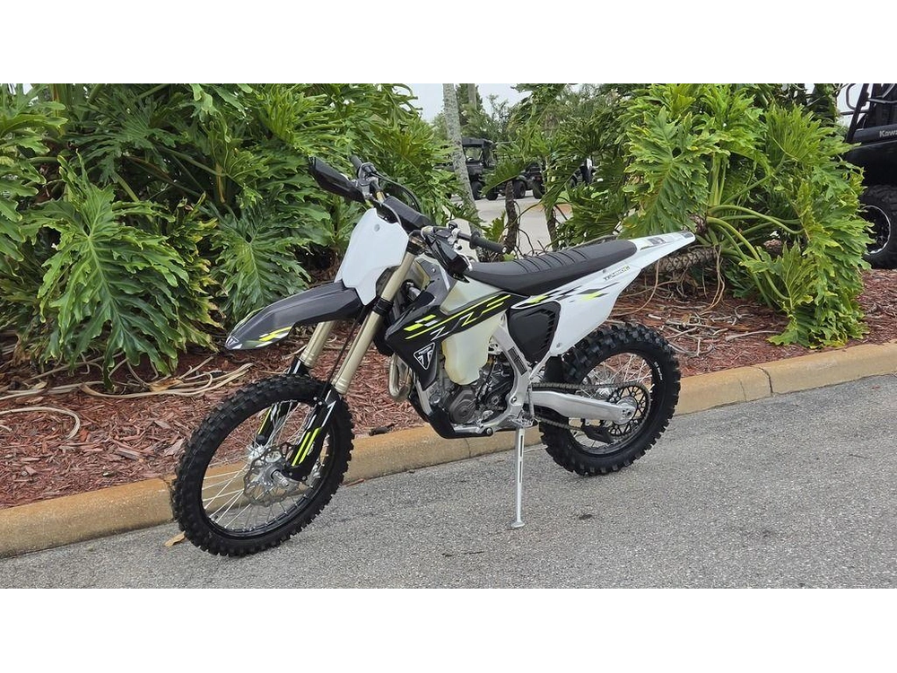 2026 Triumph Tf 450-c Jet Black/ Pure White
