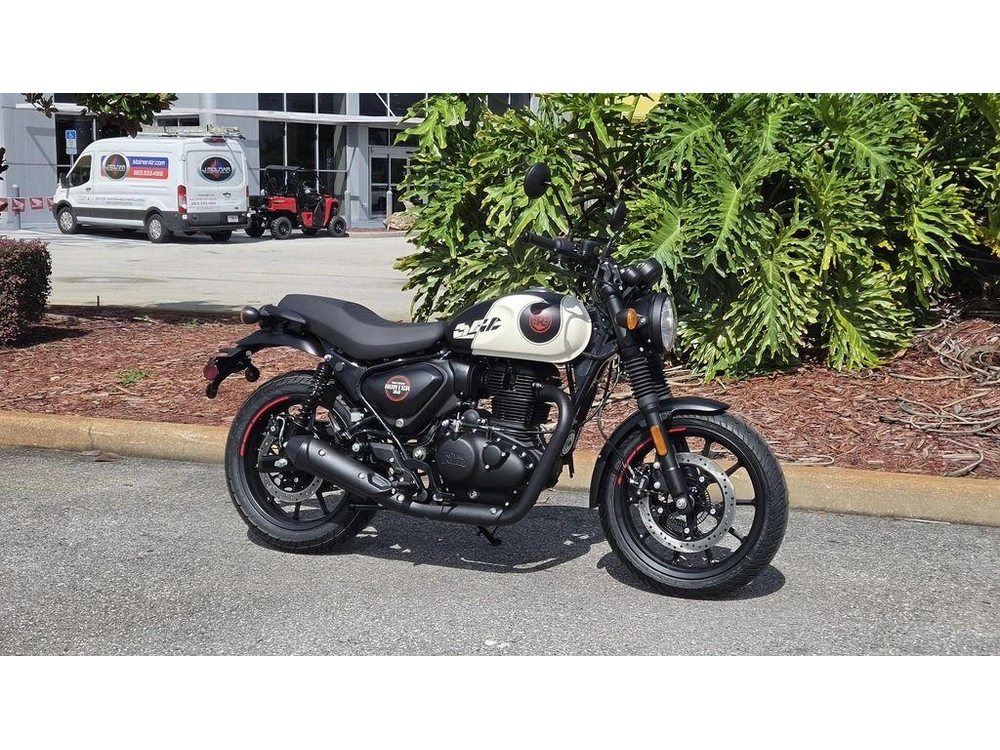 2027 Royal Enfield Hunter 350 Tokyo Black