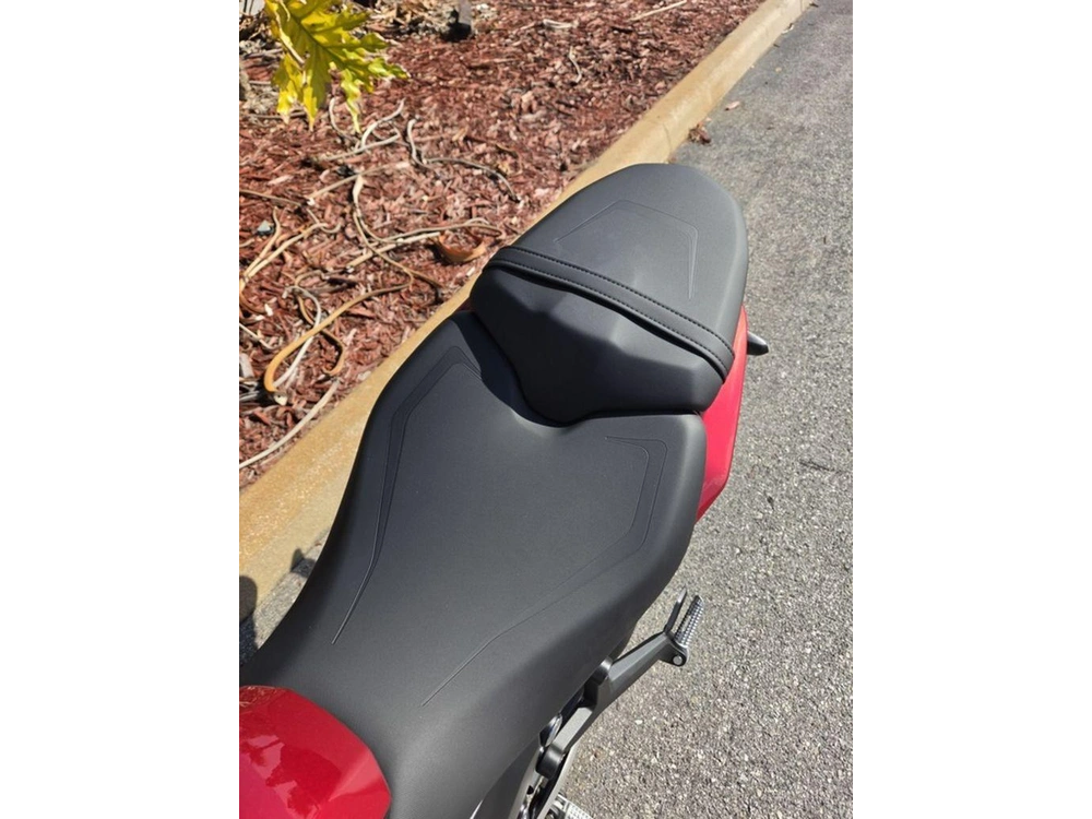 2026 Triumph Trident 800 Carnival Red